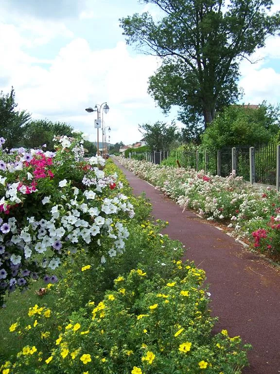 BAZEILLES, Ville Fleurie "3 Fleurs"