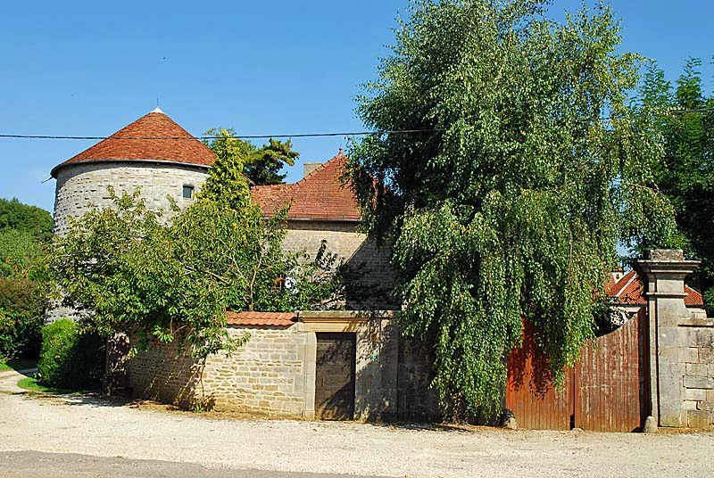 CHATEAU XVe DE CHARMOILLES