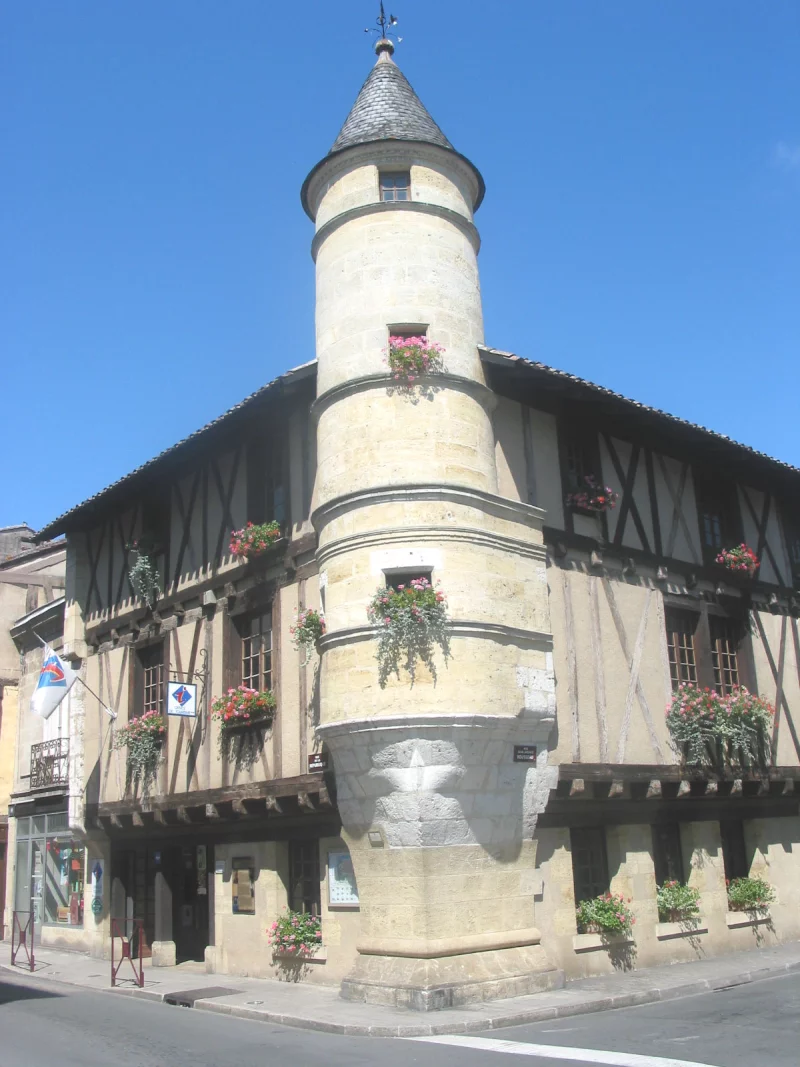 Maison à colombage - Office de Tourisme