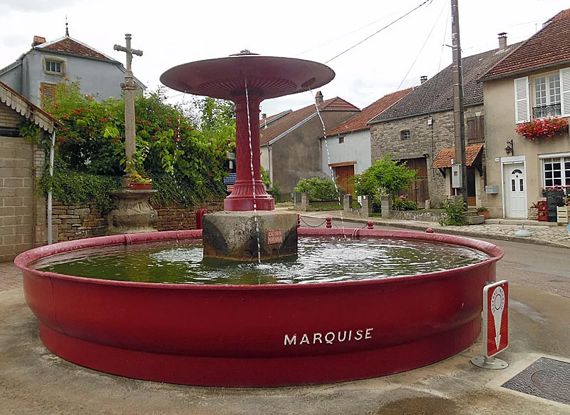 Fontaine de la Marquise à Bussières-les-Belmont