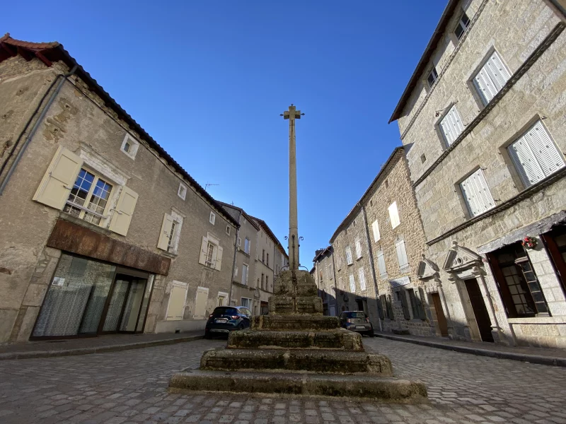 CROIX DE JUSTICE - LE MALZIEU-VILLE