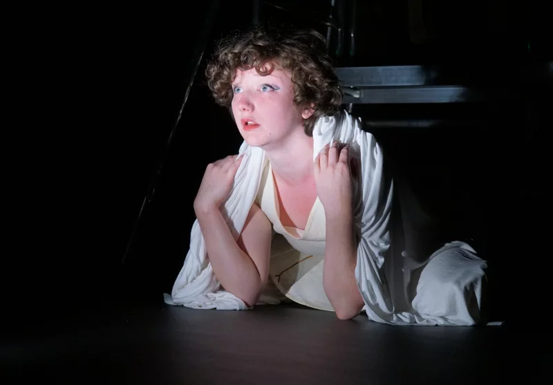 Colette de l'autre côté du miroir