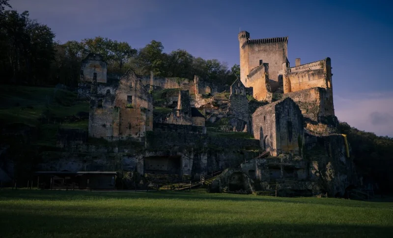 Atelier tir à l'arbalète au Château de Commarque - Châteaux en fête