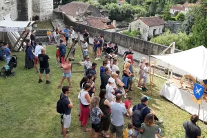 L'Artisanat Médiéval avec les associations Historia Aquitanorum, Mrs Temporis, et Ranchero - Châteaux en fête