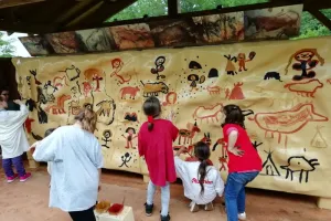 Tir au propulseur et ateliers peintures préhistoriques