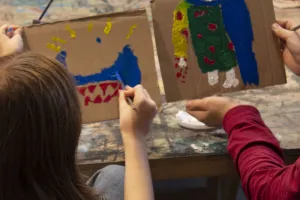 À l'École des beaux-arts de Bretagne, les enfants font le carnaval