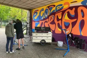 Atelier mobile participatif d'auto-réparation de vélo