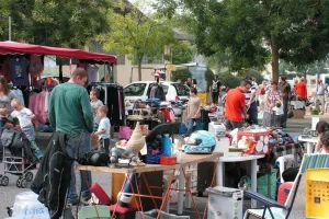 Foire aux greniers à Landes-sur-Ajon