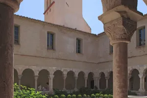 VISITE DE L'ABBAYE DE SAINT-GENIS-DES-FONTAINES