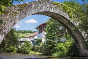 Antzerkia “Nor naizen baneki” : théâtre en basque
