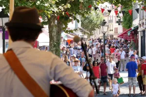 Bal au kiosque avec Heptagone - Toro de Fuego et bataille de confettis