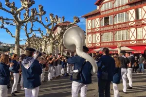 Concert au kiosque avec la Kaskarot Banda