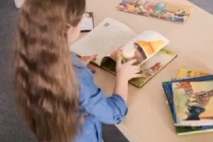 Jouons avec les livres