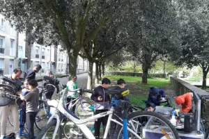 Atelier mobile participatif d'auto-réparation de vélo