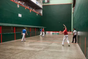 Pelote basque à main nue