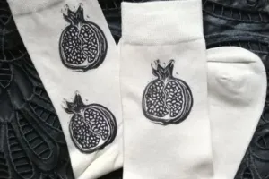 Linogravure sur chausettes