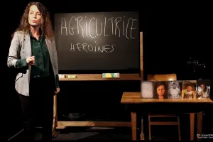 Saison Culturelle > Fermaculture - Théâtre d'objet et documentaire "Héroïnes - On t'a vu sur la pointe"